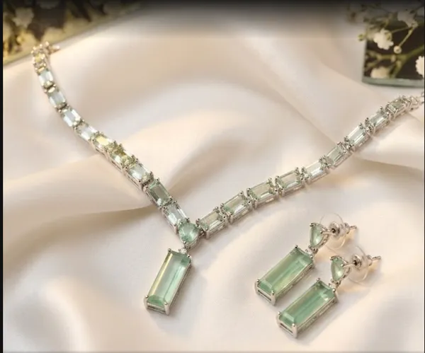 Emerald_Green_Pendant_Cz_Choker_Set