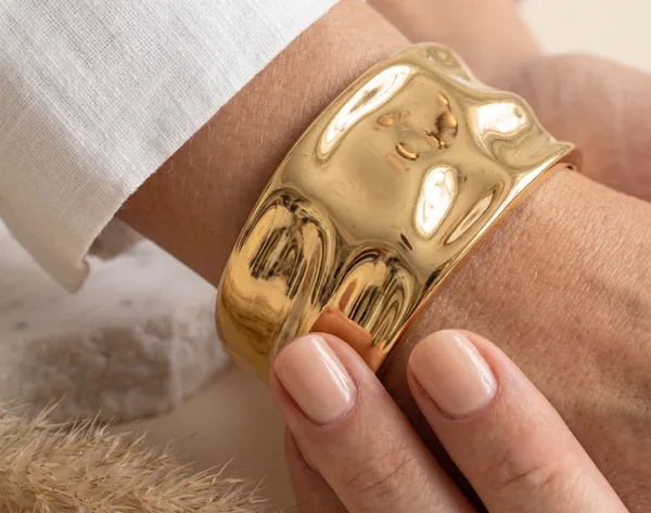 Small_Gold_Metal_Cuff_Bracelet