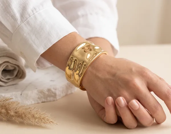 Small_Gold_Metal_Cuff_Bracelet