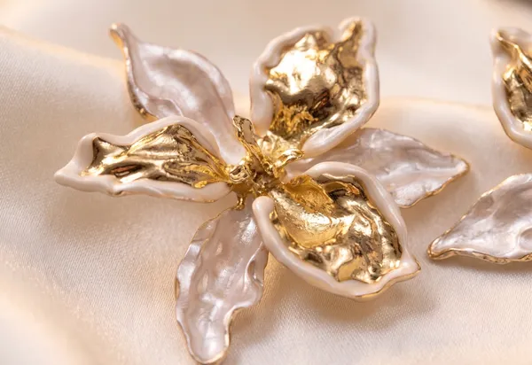 Ivory_Dual_Tone_Gold_Enamel_Floral_Earrings