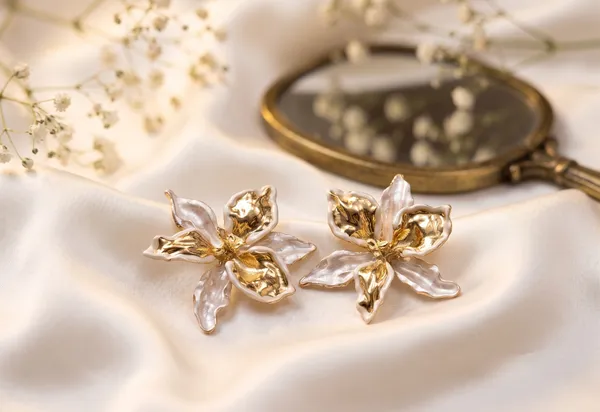 Ivory_Dual_Tone_Gold_Enamel_Floral_Earrings