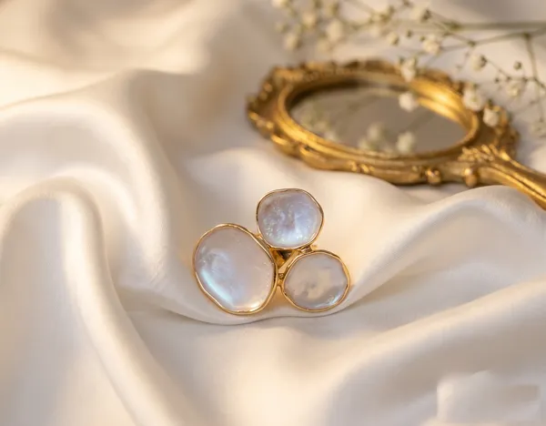 Frosted_Petal_Trio_Resin_Ring