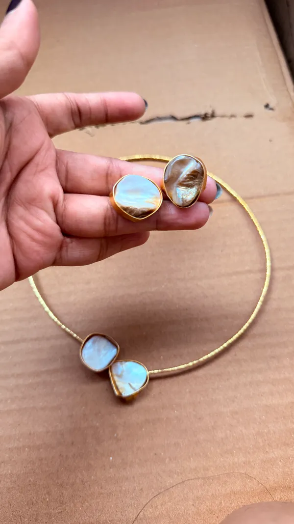 Mother_of_earth_stone_hasli_with_earrings
