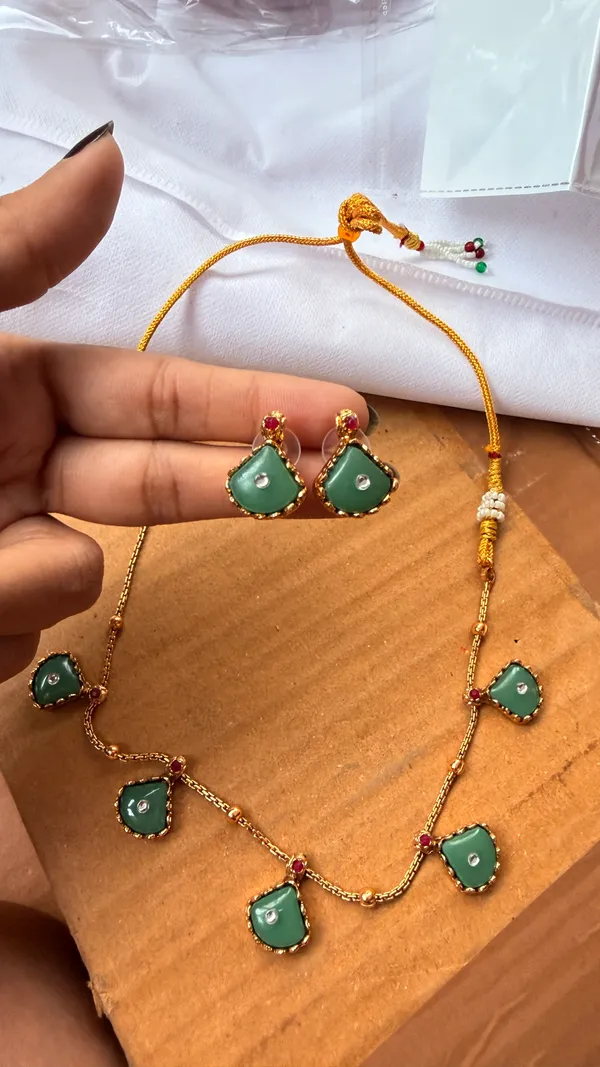 Green_Stone_Necklace_And_Earring_Set_for_Women