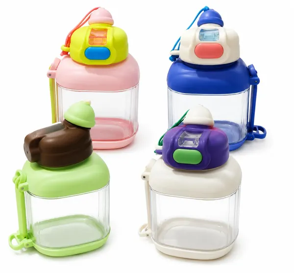 Kids_Water_Bottle_With_Straw_And_Shoulder_Strap