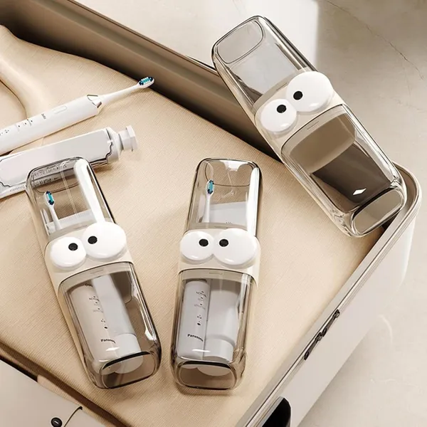 Toothbrush_Case_With_Mouthwash_Cup