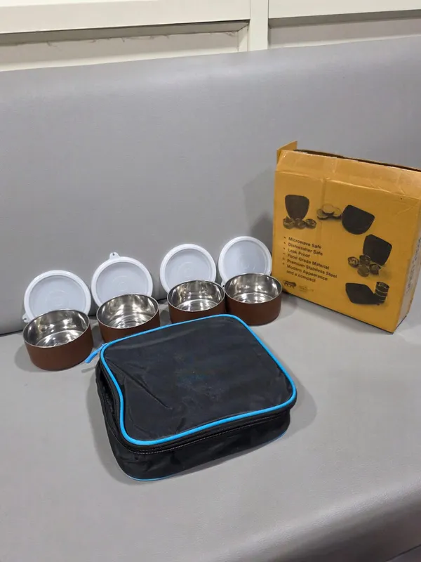 Stainless_Steel_Pet_Bowl_Set_With_Lids_And_Carrying_Case