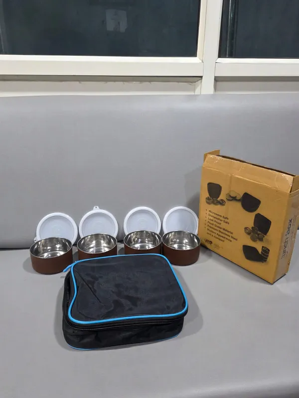Stainless_Steel_Pet_Bowl_Set_With_Lids_And_Carrying_Case