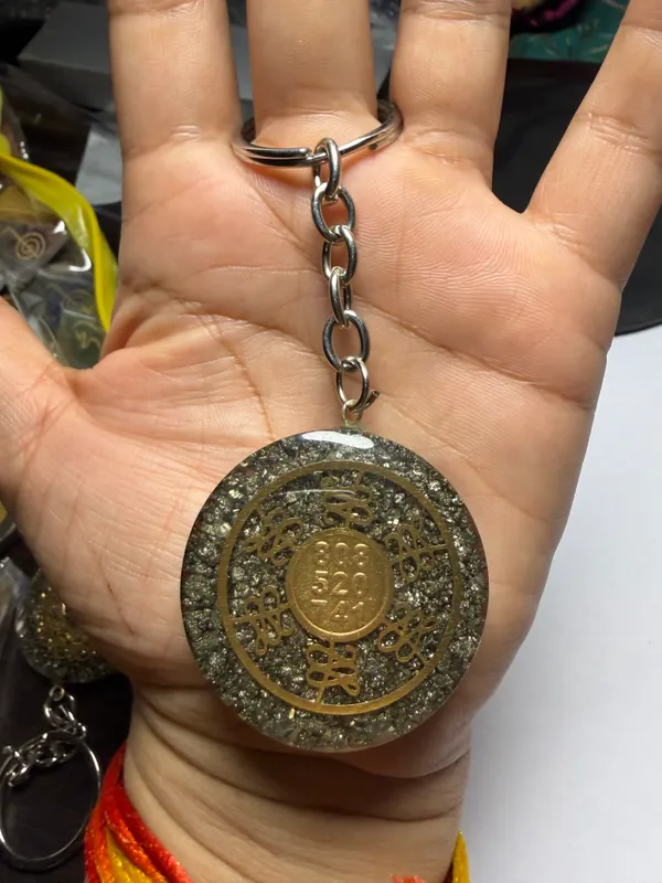Pyrite_Money_Attraction_Keychain_–_Attracts_Wealth,_Brings_Prosperity_&_Helps_Control_Unnecessary_Expenses