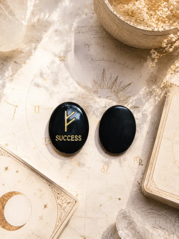 Black_Success_Stone_–_Powerful_Symbol_of_Success,_Wealth,_Prosperity_&_Positive_Energy_for_Home,_Office_&_Business