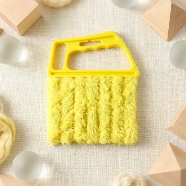 Yellow_Microfiber_Handheld_Dusting_Brush