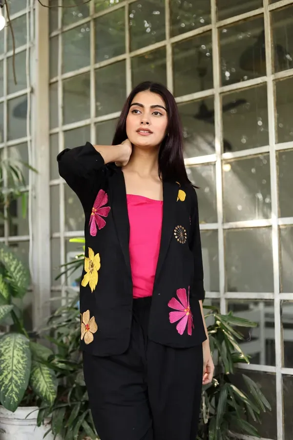 Chic_Black_Floral_Embroidered_Co_Ord_Set_With_Inner_Top