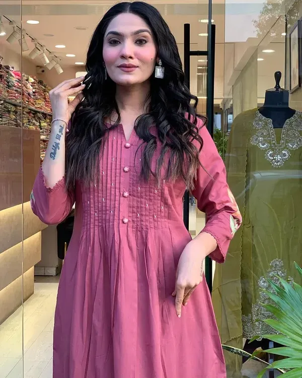 Pink_Cotton_Blend_Floral_Embroidered_Kurti_With_Pant_Dupatta_Set_For_Women
