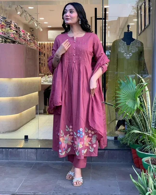Pink_Cotton_Blend_Floral_Embroidered_Kurti_With_Pant_Dupatta_Set_For_Women