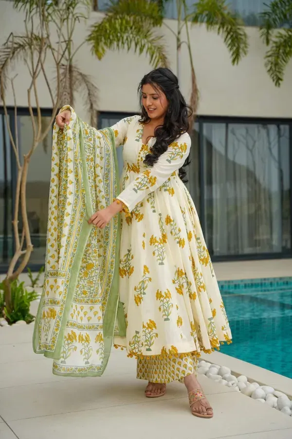 Sunlit_Floral_Charm_Ivory_Anarkali_Set