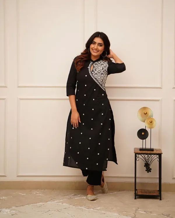 Black_Cotton_Kurta_Pant_Set_With_Embroidery_Work_For_Women