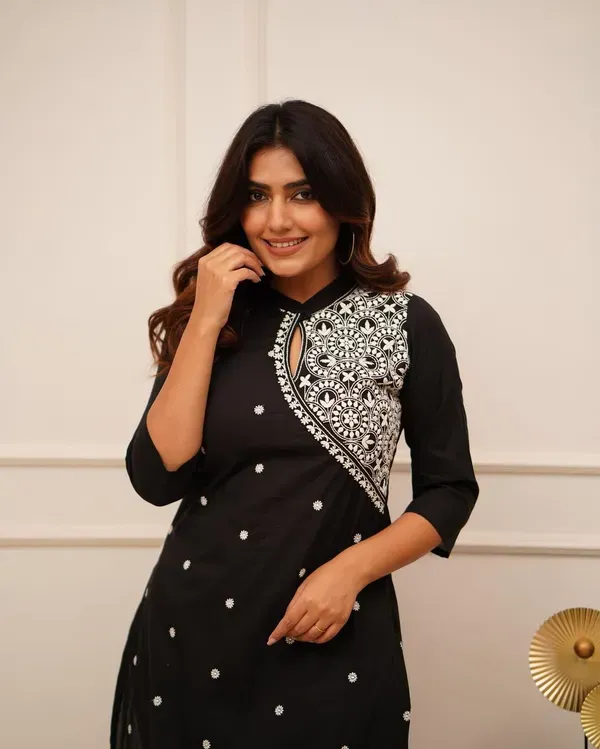 Black_Cotton_Kurta_Pant_Set_With_Embroidery_Work_For_Women