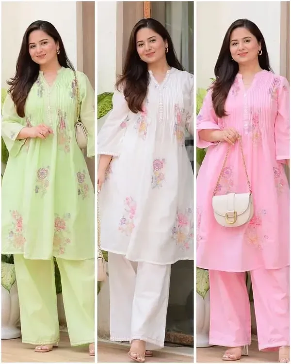 Elegant_Off_White_Floral_Embroidered_Kurta