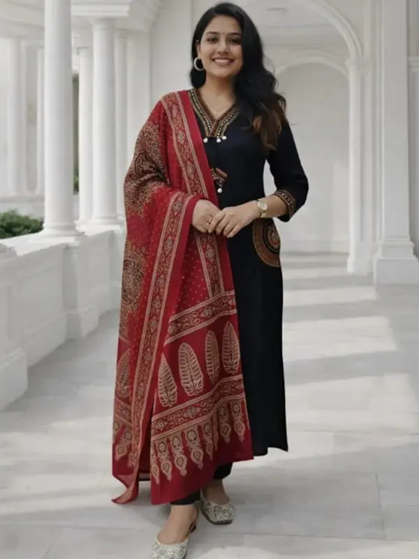 Elegant_Black_Kurta_Set_With_Red_Printed_Dupatta
