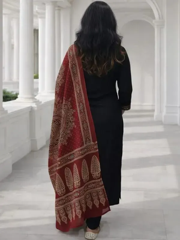 Elegant_Black_Kurta_Set_With_Red_Printed_Dupatta