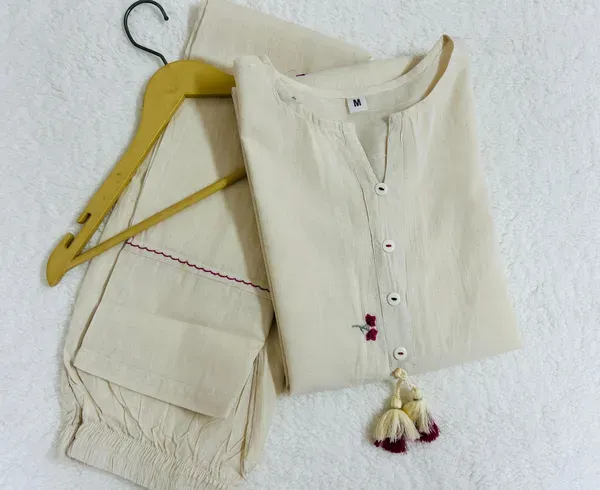 Off_White_Embroidered_Kurta_With_Straight_Pants