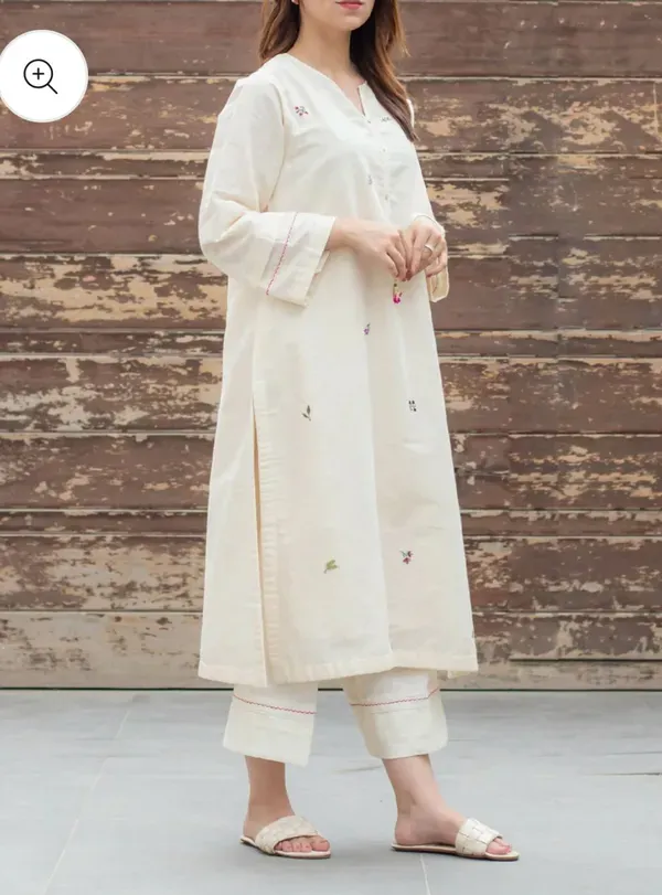 Off_White_Embroidered_Kurta_With_Straight_Pants