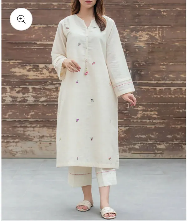 Off_White_Embroidered_Kurta_With_Straight_Pants