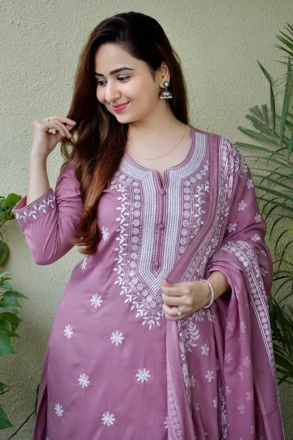 Dusty_Lavender_Embroidered_Suit_Set_With_Dupatta