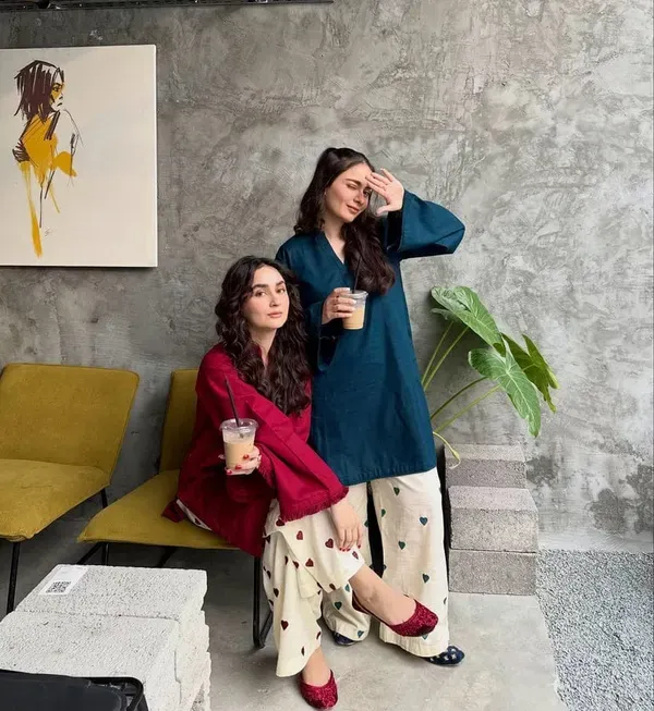 Teal_Kurta_With_Ivory_Heart_Print_Pants_Set