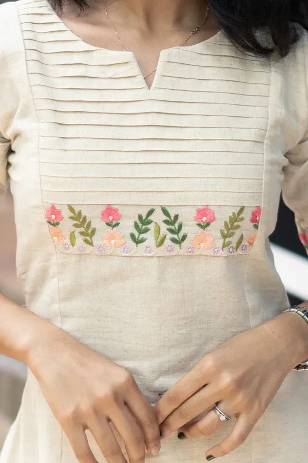 White_Trendy_Cotton_Flex_Kurti_For_Women