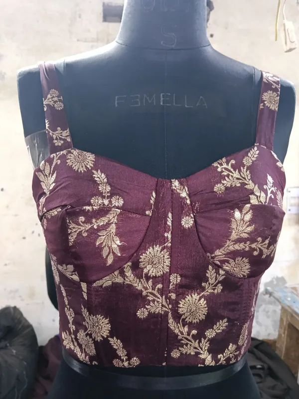 Maroon_Brocade_Sleeveless_Blouse_for_Women