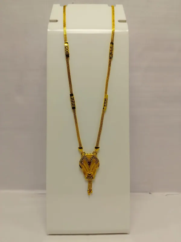 Gold_Brass_Pendant_Necklace_For_Women