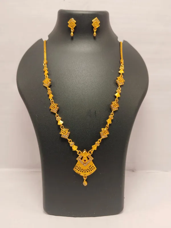 Gold_Brass_Necklace_&_Earrings_Set_For_Women