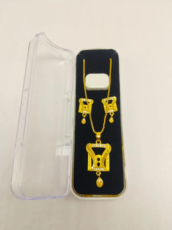 Gold_Brass_Necklace_&_Earring_Set_For_Women