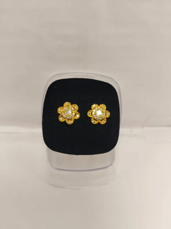Gold_Brass_Stud_Earrings_For_Women