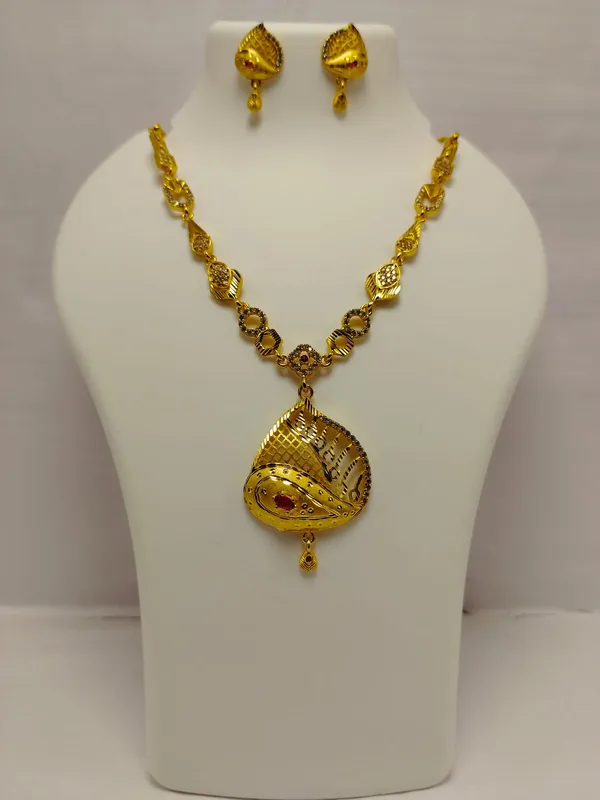 Gold_Brass_Necklace_&_Earrings_Set_For_Women