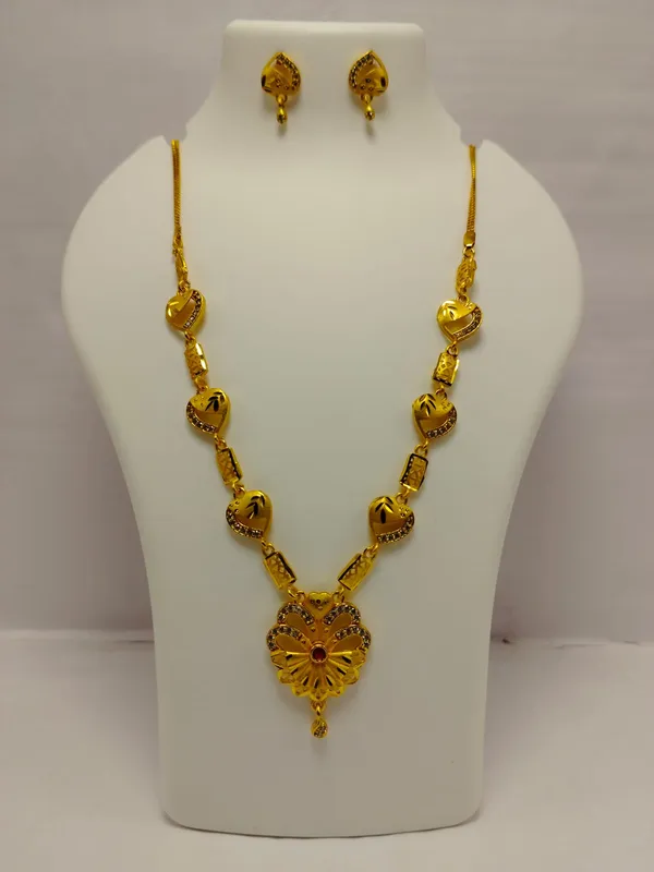Gold_Brass_Necklace_Set_For_Women