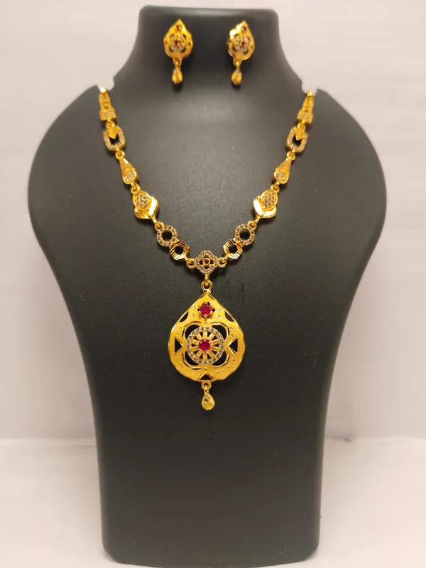 Gold_Brass_Necklace_&_Earrings_Set_For_Women