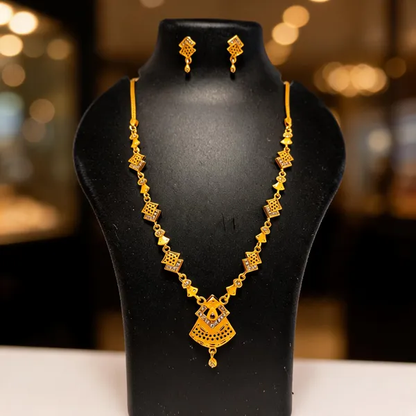 Gold_Brass_Necklace_&_Earrings_Set_For_Women