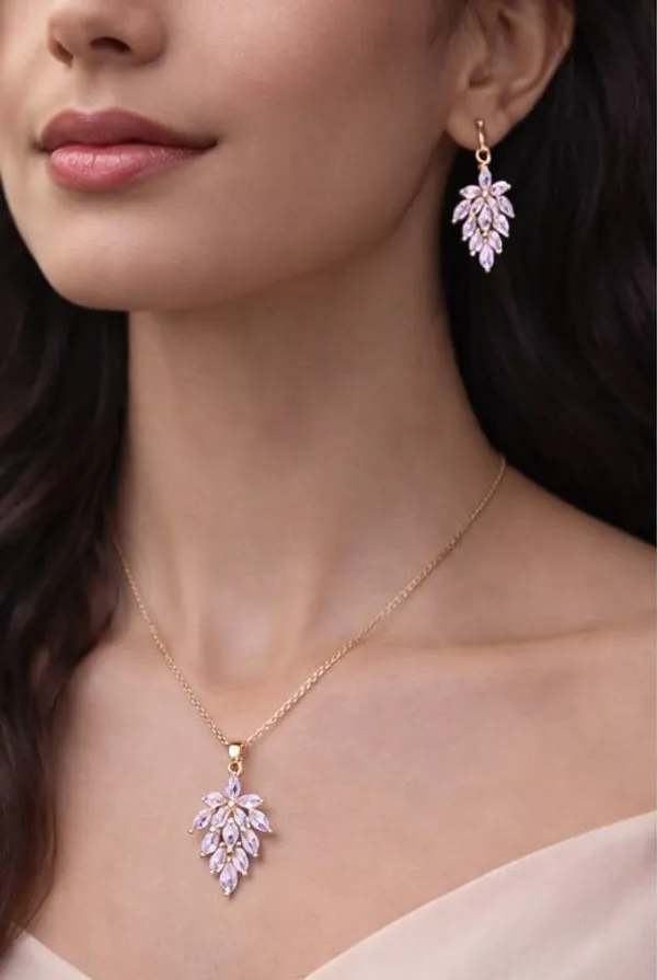 Butterfly_Pendant_Necklace_For_Women_Gold_Plated_Crystal_Charm_Chain