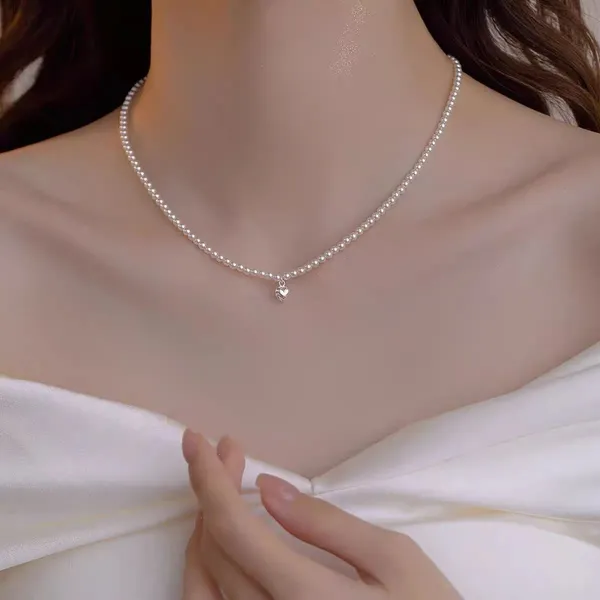 Pearl_Necklace_For_Women_Dainty_Heart_Strand_Minimalist_Collarbone_Chain