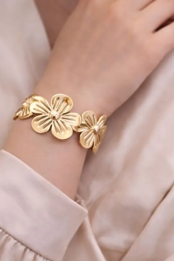 Gold_Floral_Cuff_Bracelet_For_Women_Premium_Flower_Statement_Bangle