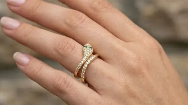Gold_Snake_Ring_For_Women_Adjustable_Serpent_Wrap_Ring_With_Emerald_Eyes