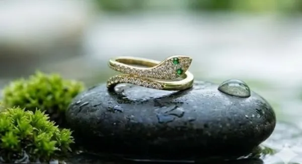 Gold_Snake_Ring_For_Women_Adjustable_Serpent_Wrap_Ring_With_Emerald_Eyes