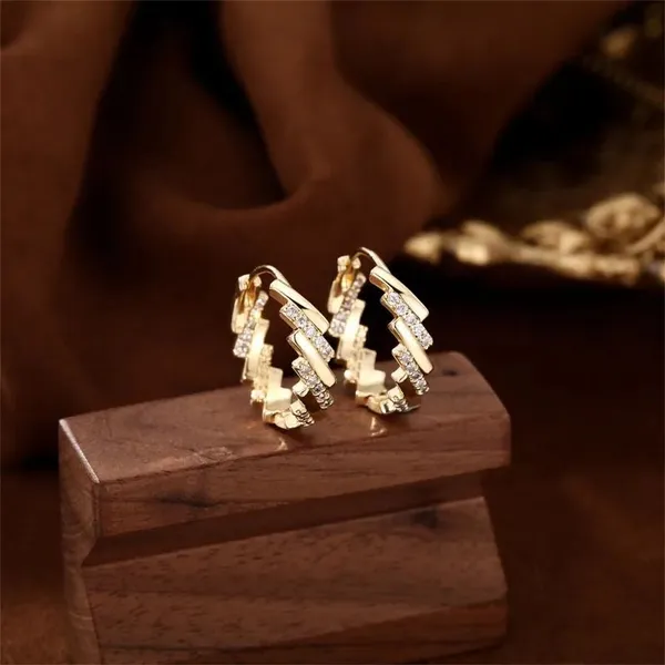 Gold_Zigzag_Hoop_Earrings_For_Women_Korean_Style_Crystal_Hoop_Jewellery