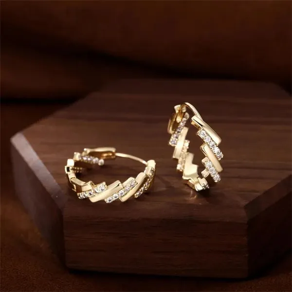 Gold_Zigzag_Hoop_Earrings_For_Women_Korean_Style_Crystal_Hoop_Jewellery