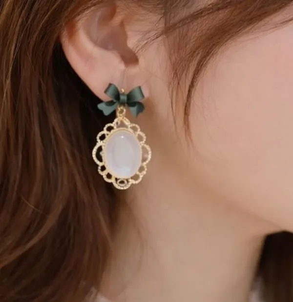 Oval_Cat_Eye_Stone_Bow_Earrings_Gold_Tone_Alloy_Date_Night_Jewellery
