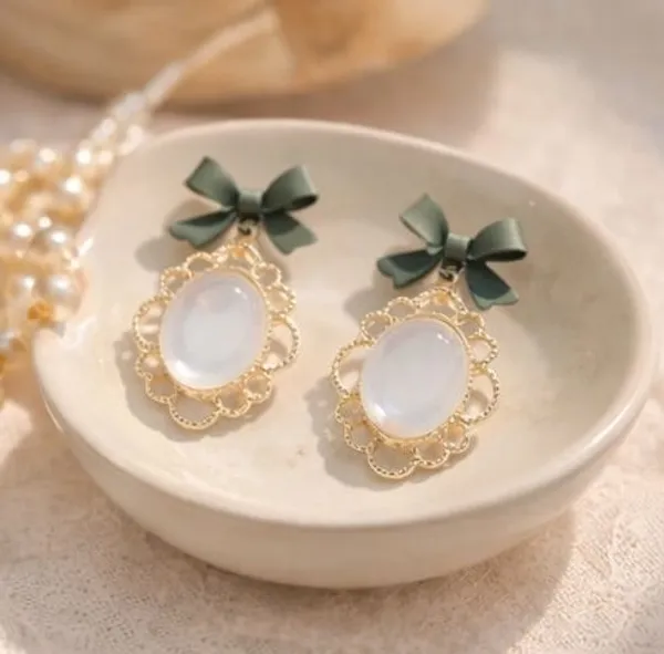 Oval_Cat_Eye_Stone_Bow_Earrings_Gold_Tone_Alloy_Date_Night_Jewellery