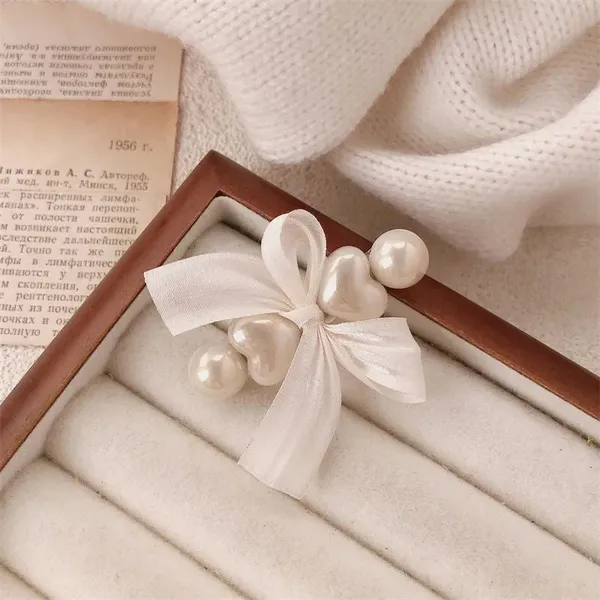 Pearl_Butterfly_Knot_Heart_Duckbill_Hair_Clip_Ivory