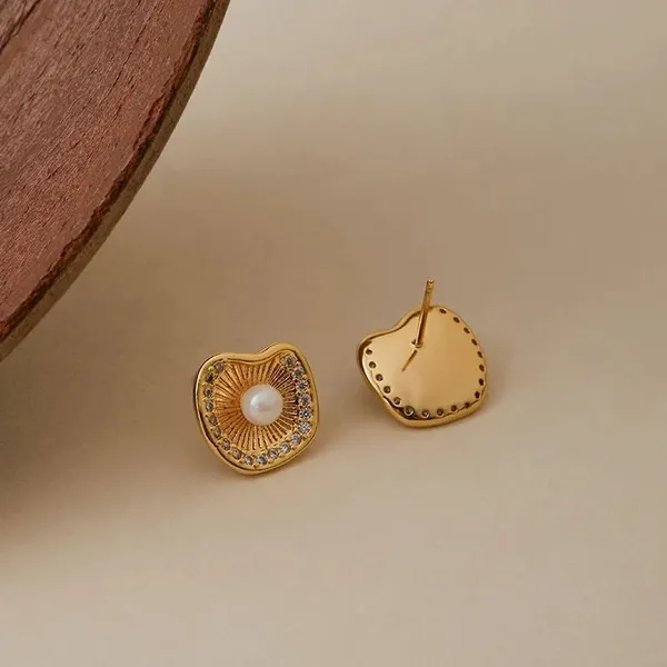 Irregular_Stud_Earrings_With_Pearl_Inlay_18k_Gold